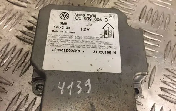 Volkswagen PASSAT B5.5 Airbag control unit/module 1C0909605C 4139