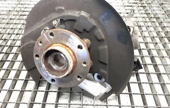 Nissan Qashqai J12 Front wheel hub spindle knuckle 