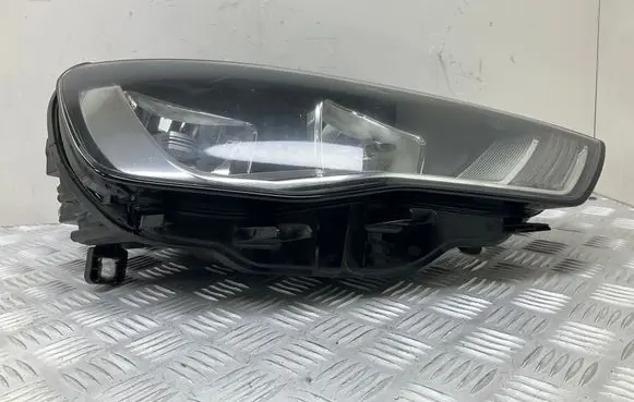 Audi A3 S3 8V Headlight/headlamp 8V0941004A