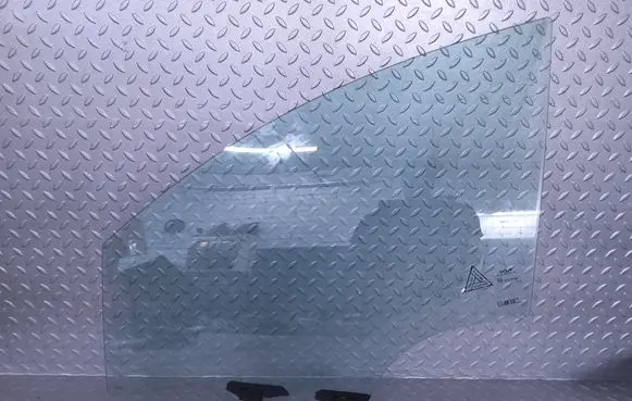 KIA Sportage Front door window glass four-door 82410R2000