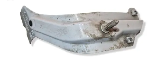 Volkswagen Touran II Fender mounting bracket 1T0821135C