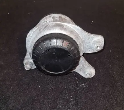 Mercedes-Benz C W205 Engine mount bracket A2052407600
