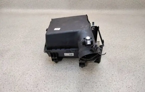 Mercedes-Benz B W246 W242 Air filter box A6450900001