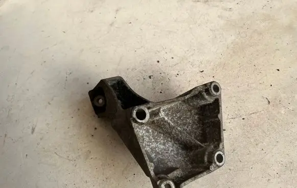 Audi A6 S6 C5 4B Engine mounting bracket 8D0199307K