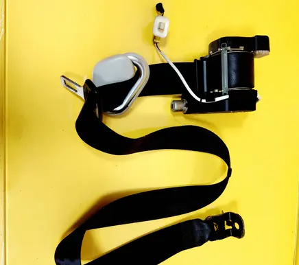 Volkswagen Golf IV Front seatbelt 040316