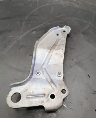 Mercedes-Benz CLA C117 X117 W117 Engine mounting bracket A2702200141