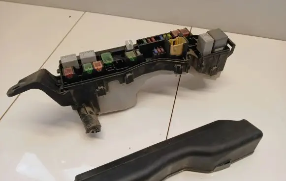Toyota Corolla Verso AR10 Fuse box set
