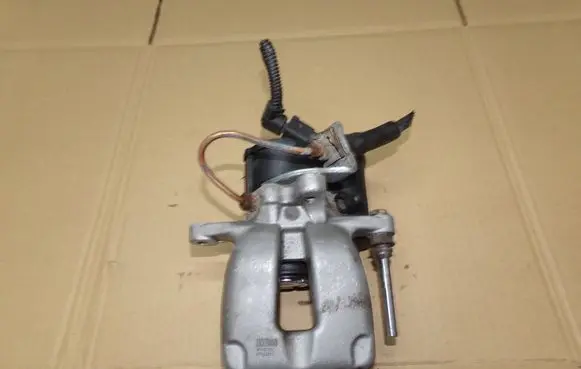 Volkswagen PASSAT B6 Rear brake caliper