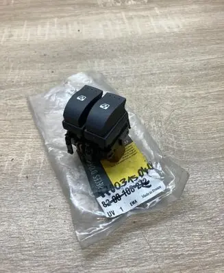 Renault Megane II Electric window control switch 8200315040