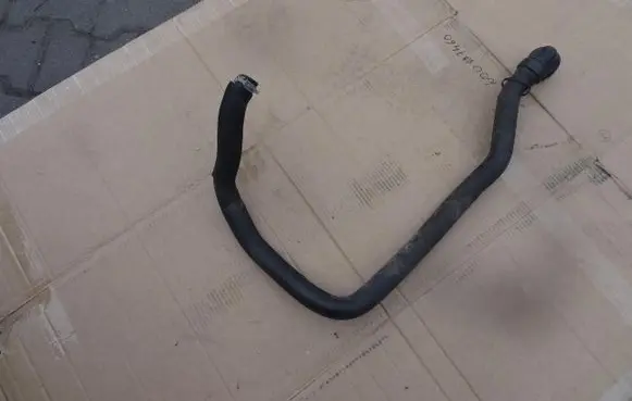 Peugeot 308 Engine coolant pipe/hose 