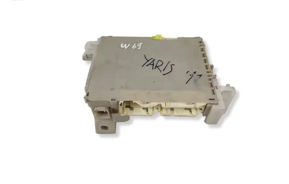 Toyota Yaris Fuse module 8273052K40