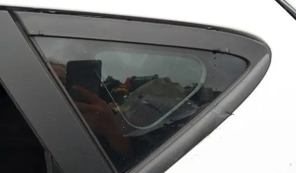 Ford Fiesta Rear vent window glass 