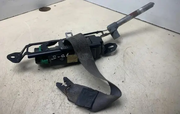 Volvo S60 Front seatbelt