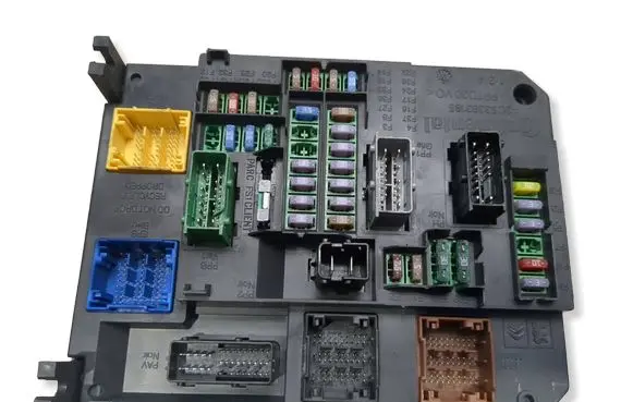 Citroen C4 II Picasso Fuse module 9665547480 S180121003H