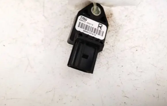 Toyota Avensis T250 Airbag deployment crash/impact sensor 8983305010