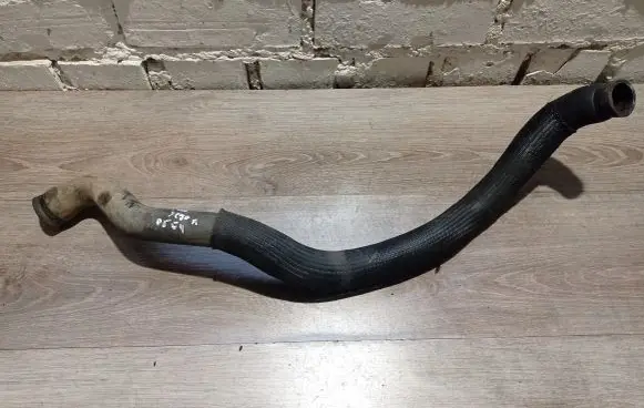 Volvo XC90 Engine coolant pipe/hose