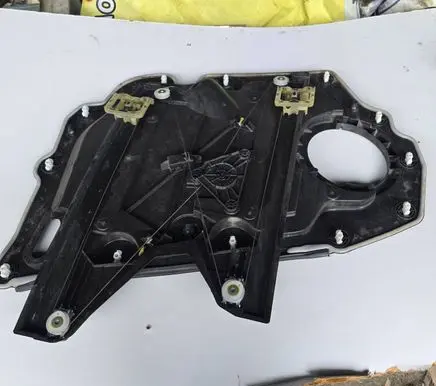 Ford Kuga III Front window lifting mechanism without motor CH09172P