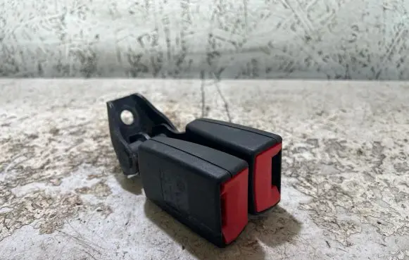 Volkswagen PASSAT B7 USA Rear seatbelt buckle 561857739 19042013