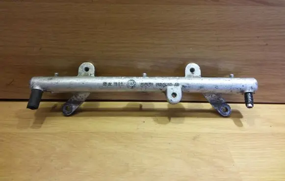 Peugeot 605 Fuel main line pipe 0132418A1