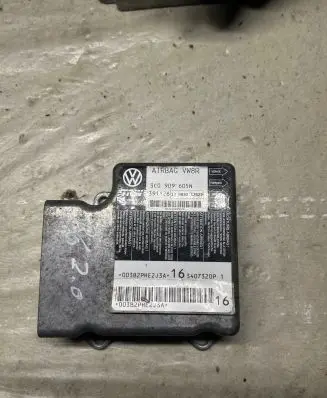 Volkswagen Golf IV Airbag control unit/module 3C0909605N 391126 13H032S2522
