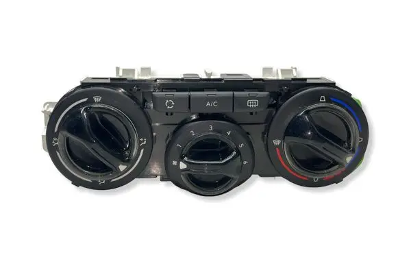 Peugeot 208 I Climate control unit E1063071