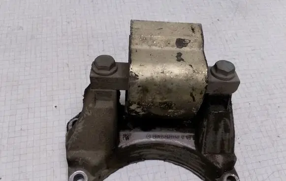 Mercedes-Benz E W211 Engine mount bracket A1402421340