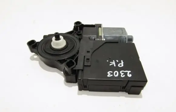 Volkswagen PASSAT B7 Front door window regulator motor 3AA959702A