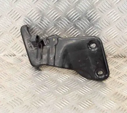 Fender mounting bracket