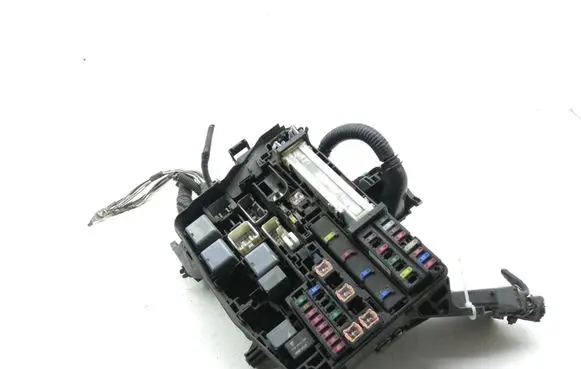 Toyota Avensis T270 Fuse box set 7379R0A2 8211105Q10