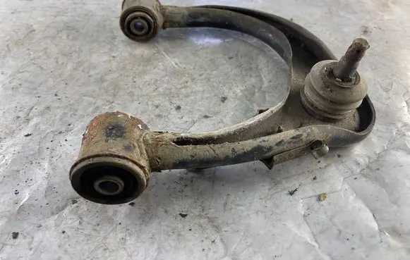 Toyota Land Cruiser (J120) Front upper control arm/wishbone 