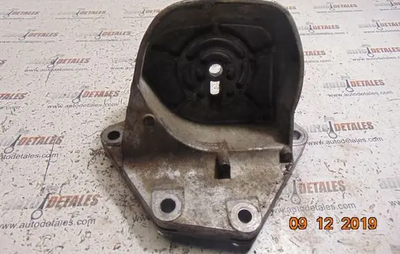 Volvo XC90 Engine mount bracket 6884884