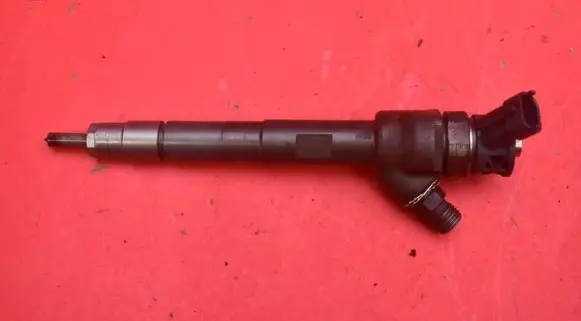 Jaguar F-Pace Fuel injector G4D3-9K546-AA