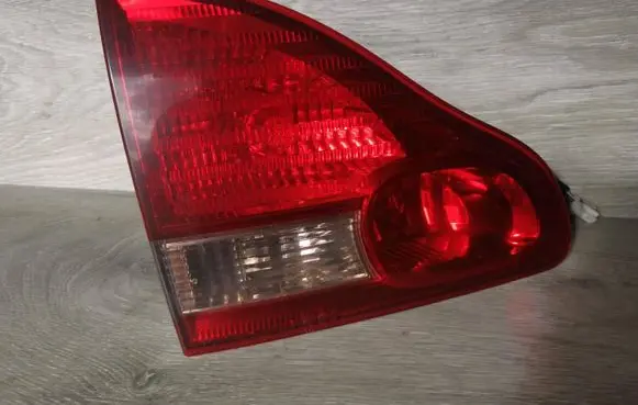 Toyota Avensis Verso Tailgate rear/tail lights NVJYC0000