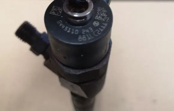 Opel Vectra C Fuel injector 0445110243