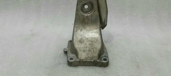 BMW M5 Engine mounting bracket 2282633