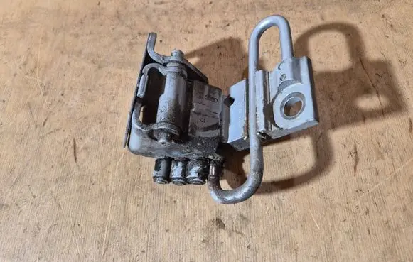 Audi A3 S3 8P Front door hinge set 8E0831412B EUS2406D