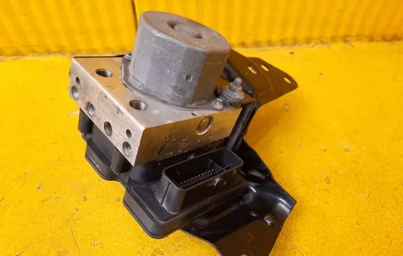 Nissan Qashqai ABS Pump 476604EG0C