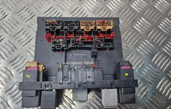 Volkswagen PASSAT B6 Comfort/convenience module 3C8937049D