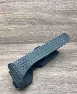 Volkswagen PASSAT B6 Accelerator throttle pedal 1K2721503M 6PV008745