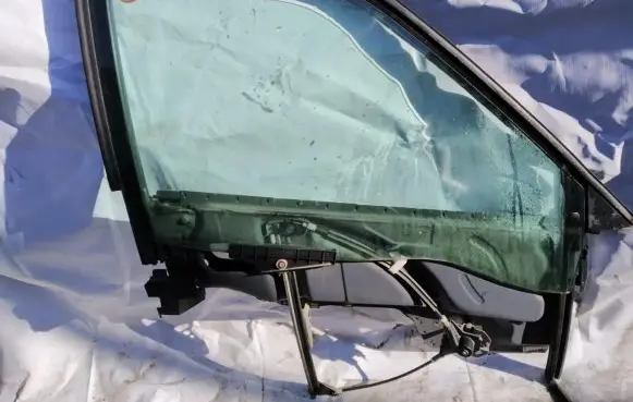 Audi 80 90 B3 Front door window/glass frame 