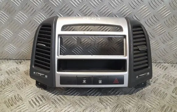 Hyundai Santa Fe Dash center air vent grill 974202B900