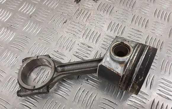 Volkswagen Golf VII Piston with connecting rod 0171a