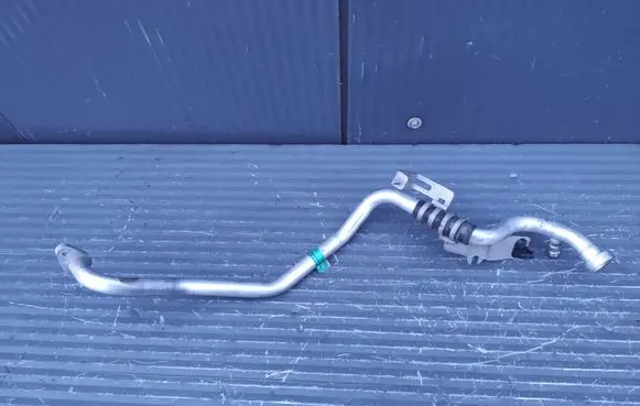 Nissan Juke II F16 Air conditioning (A/C) pipe/hose 924804708R