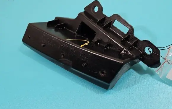 Front bumper mounting bracket