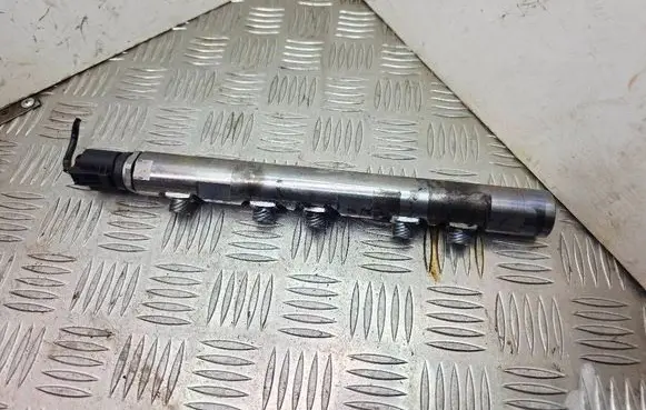 Mini One - Cooper Coupe R56 Fuel main line pipe 0281002948 0445214237 7823460