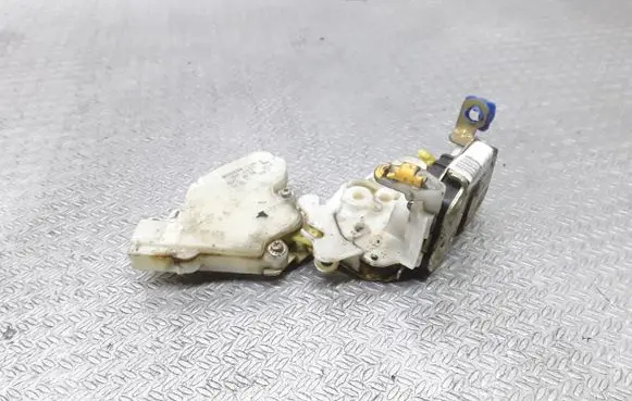 Nissan Terrano Front door lock 8055391L66
