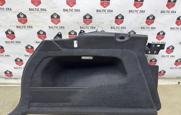 Volkswagen Touareg II Trunk/boot side trim panel 7P6863819 1812010