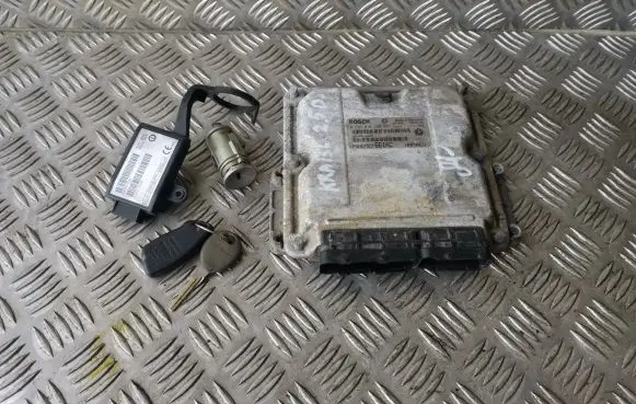 Chrysler Voyager Engine ECU kit and lock set 0281010290 P04727661AC 04727661AC