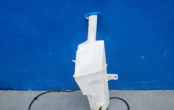 KIA Venga Windshield washer fluid reservoir/tank 986101P000