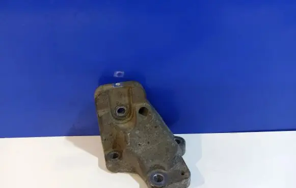 Volvo XC90 Engine mounting bracket 30741567